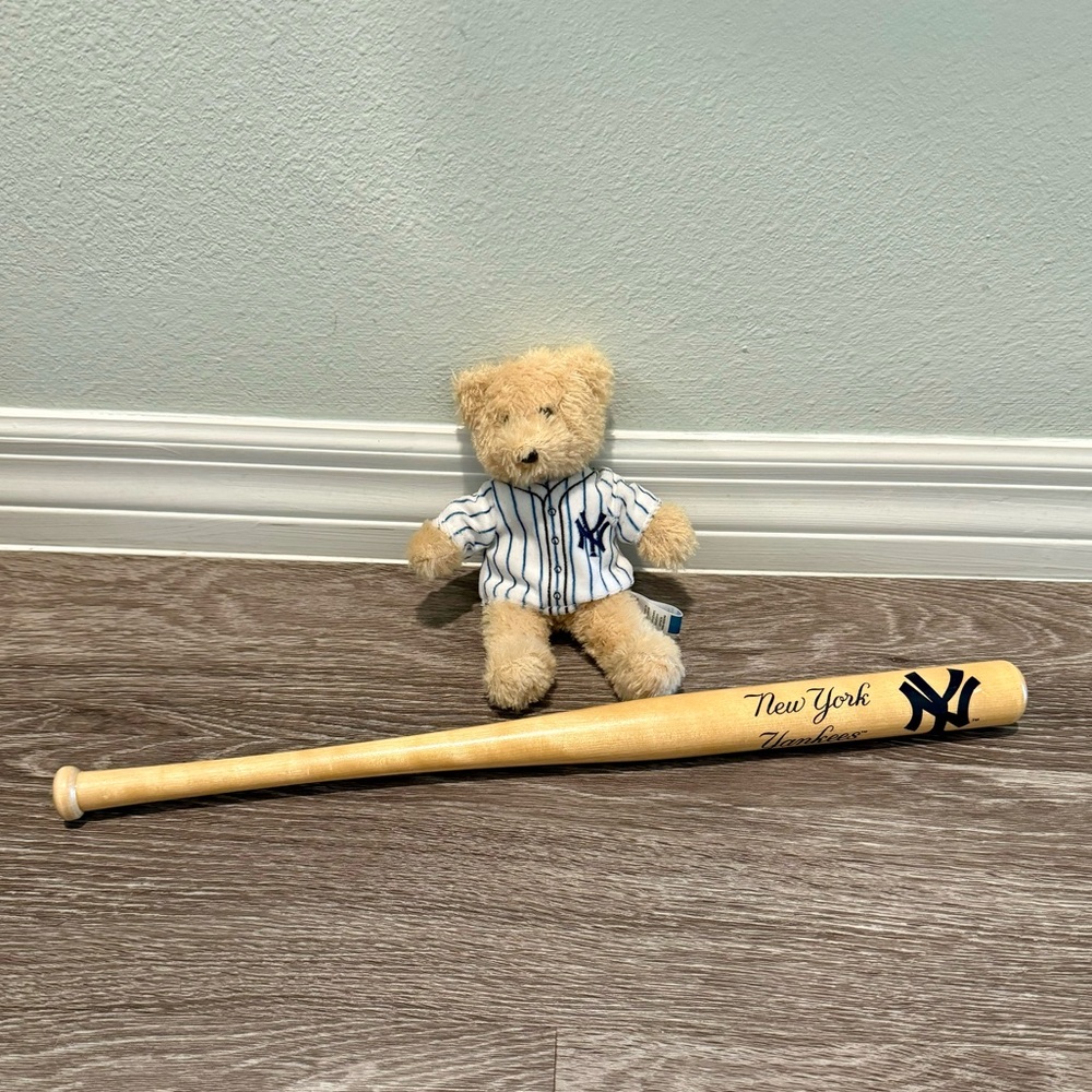 18" NEW YORK YANKEES WOODEN BAT, Coopersburg Sports/MLBP 2008
